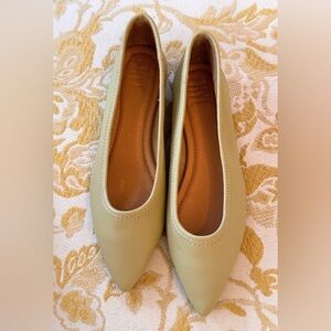 Frye & Co Leather Ballet Flats Lemongrass 6 M NEW Pointed Toe Women's Shoes
